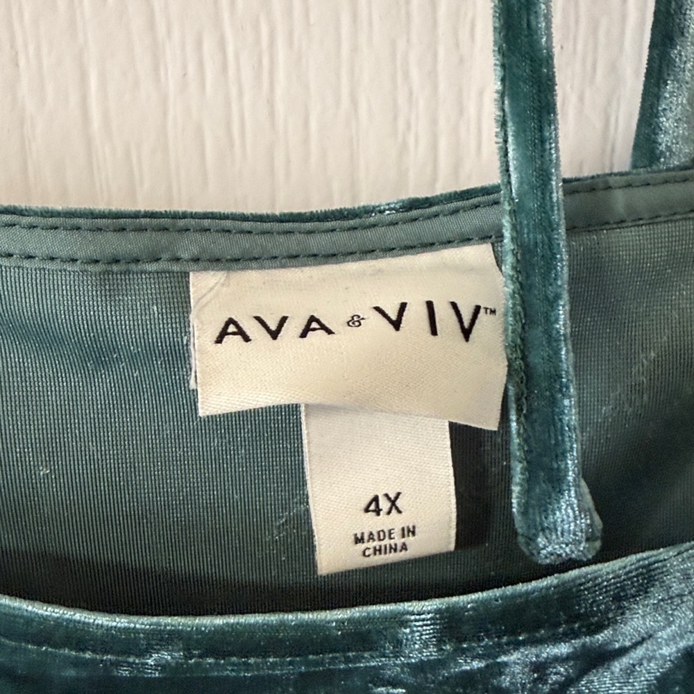 Ava & Viv Emerald Velvet Long Sleeve Dress - Picture 2 of 7